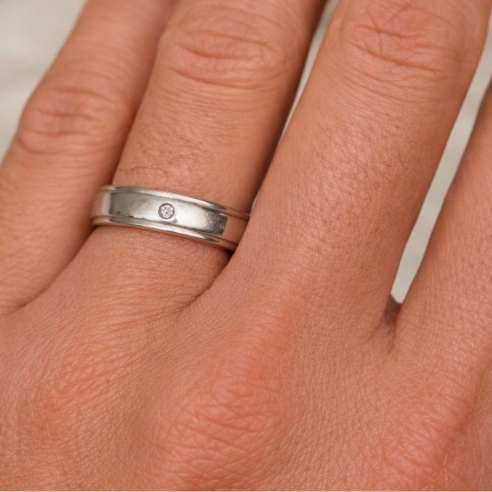 925 Sterling Silver Band with Single Diamond